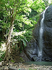 dennery waterfall.jpg (67877 bytes)